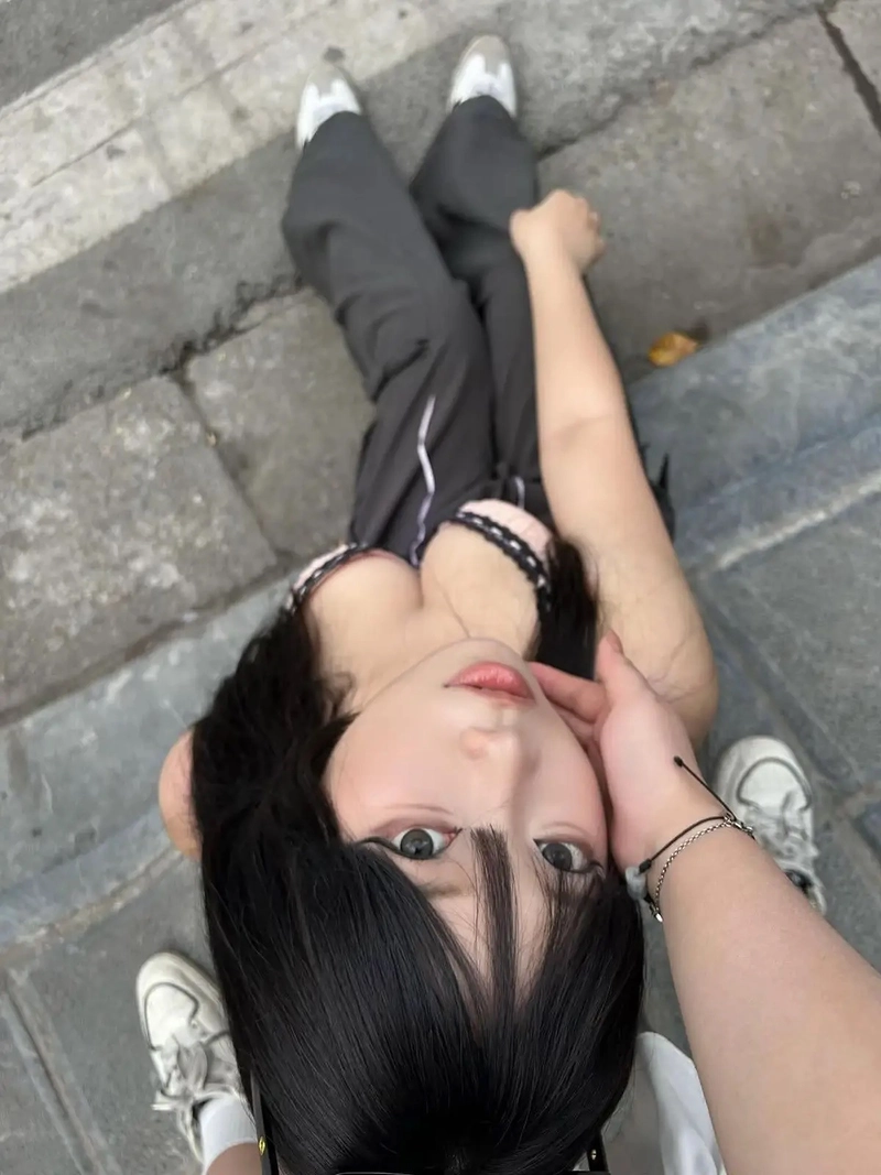 gái xinh khoe ngực khủng